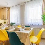 Roomy 80sqm At Center Free Parking Space, Ac & Balcony, Separate Ac In Four Διαμέρισμα