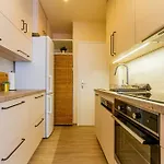 Διαμέρισμα Roomy 80sqm At Center Free Parking Space, Ac & Balcony, Separate Ac In Four *