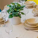 Διαμέρισμα Roomy 80sqm At Center Free Parking Space, Ac & Balcony, Separate Ac In Four Βουδαπέστη