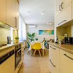 Roomy 80sqm At Center Free Parking Space, Ac & Balcony, Separate Ac In Four *