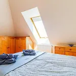 Roomy 80sqm At Center Free Parking Space, Ac & Balcony, Separate Ac In Four