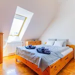 Roomy 80sqm At Center Free Parking Space, Ac & Balcony, Separate Ac In Four Διαμέρισμα Βουδαπέστη