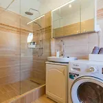 Roomy 80sqm At Center Free Parking Space, Ac & Balcony, Separate Ac In Four *
