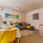 Roomy 80sqm At Center Free Parking Space, Ac & Balcony, Separate Ac In Four *