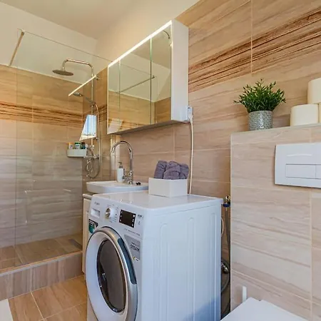 Roomy 80sqm At Center Free Parking Space, Ac & Balcony Apartamento *