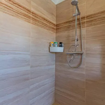 Roomy 80sqm At Center Free Parking Space, Ac & Balcony * Budapest