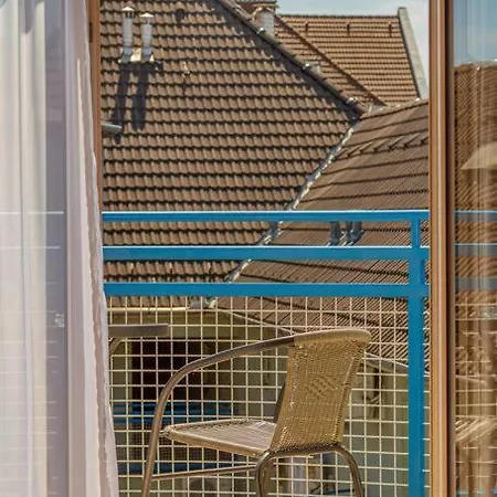 Roomy 80sqm At Center Free Parking Space, Ac & Balcony * Budapest