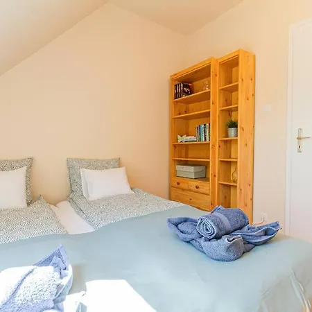 Apartment Roomy 80sqm At Center Free Parking Space, Ac & Balcony *