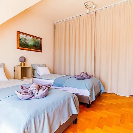 Roomy 80sqm At Center Free Parking Space, Ac & Balcony, Separate Ac In Four * 布达佩斯
