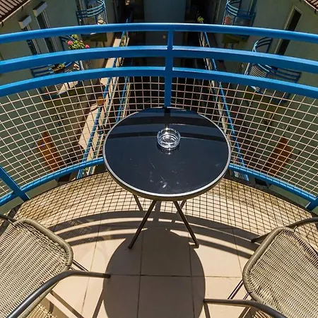 Apartment Roomy 80sqm At Center Free Parking Space, Ac & Balcony *