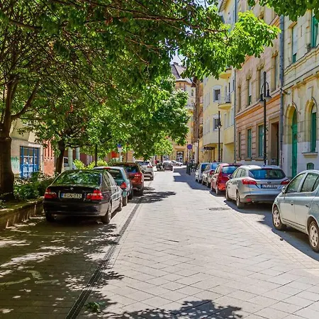 Roomy 80sqm At Center Free Parking Space, Ac & Balcony, Separate Ac In Four Budapešť