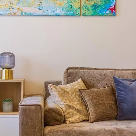 Roomy 80sqm At Center Free Parking Space, Ac & Balcony, Separate Ac In Four Apartamento *