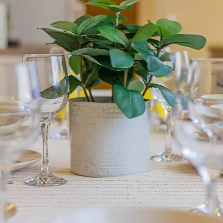 Roomy 80sqm At Center Free Parking Space, Ac & Balcony, Separate Ac In Four * Budapest